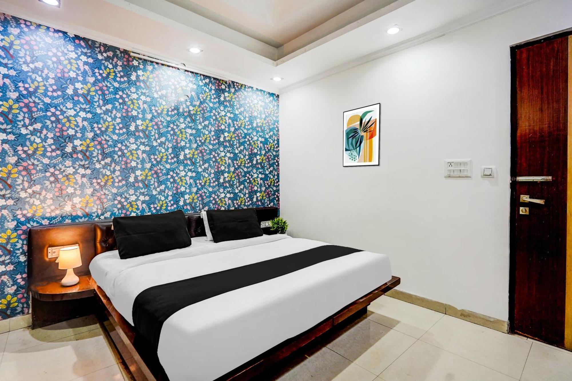 Collection O Sector 5 Ghaziabad Hotel Bagian luar foto